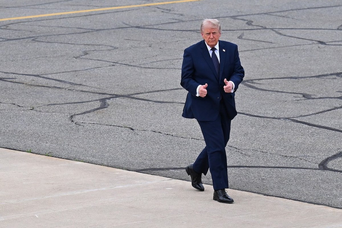 MORRISTOWN, NEW JERSEY - MAY 22: U.S. President Donald Trump gestures toward members of the media as he walks to board Air Force One at Morristown Airport after delivering remarks at SUNY Rockland Community College on May 22, 2026 in Morristown, New Jersey. Trump traveled to the Hudson Valley to help bolster the campaign of Rep. Mike Lawler (R-NY) as he seeks reelection in what is expected to be one of the nation’s most closely watched House races this November. (Photo by Roberto Schmidt/Getty Images)