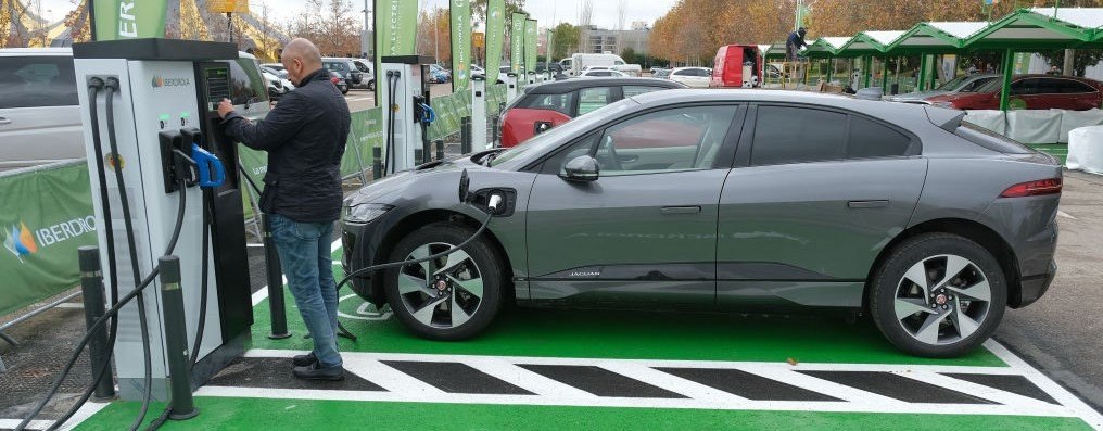 What’s stopping Americans from buying electric cars?