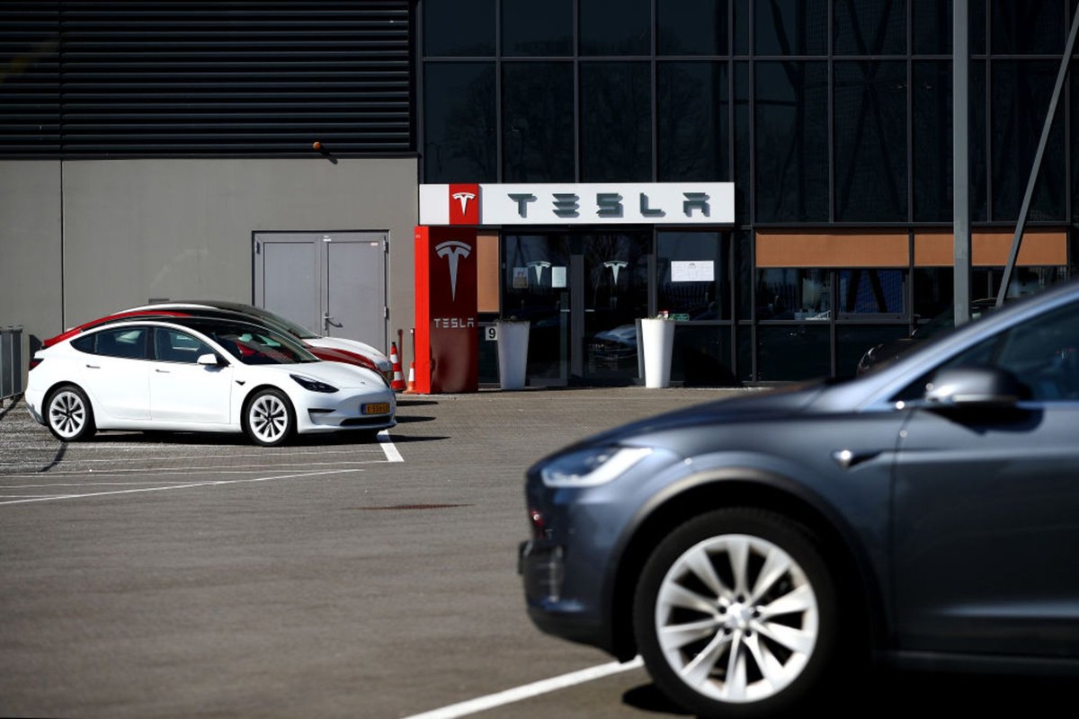 Steady consideration for Tesla despite recalls and headlines