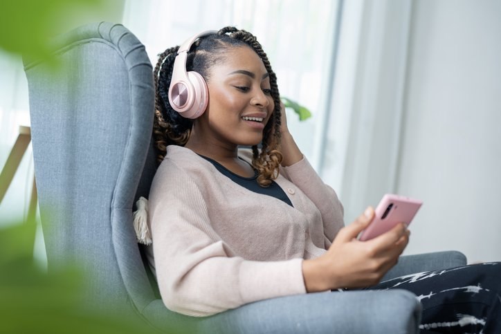 Brasil: 20,4% ouvem podcasts mais de 5 horas por semana