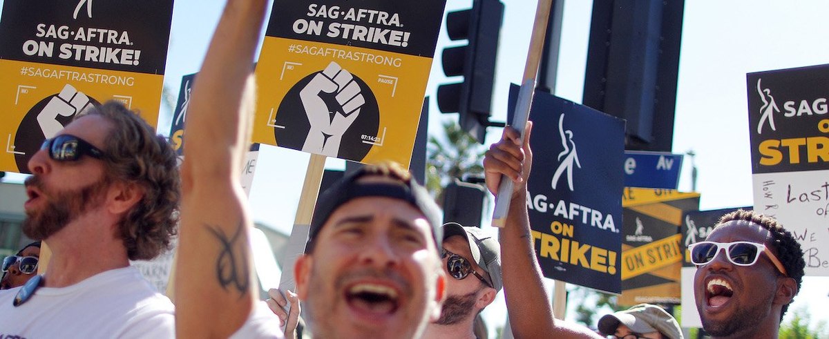 AG-AFTRA members and supporters chant outside Paramount Studios on day 118 of their strike against the Hollywood studios on November 8, 2023 in Los Angeles, California. (Photo by Mario Tama/Getty Images)