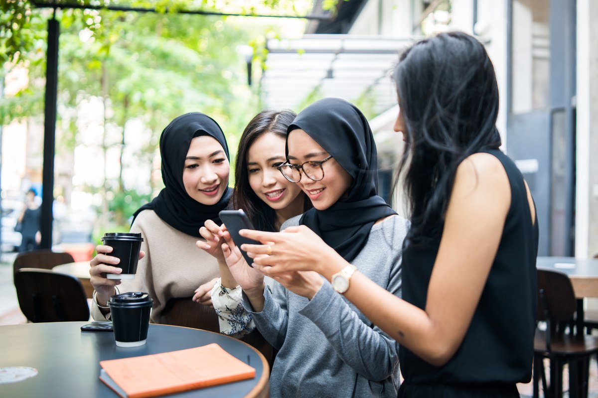 马来西亚人每天花将近四分之一的时间在社交媒体上