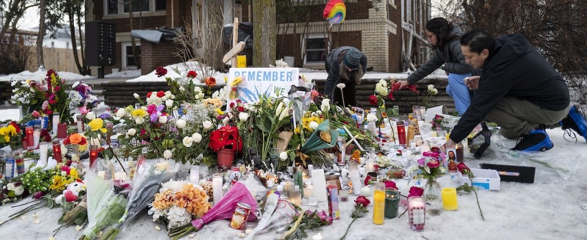 MINNEAPOLIS, MINNESOTA - JANUARY 08: People tend to a memorial for Renee Nicole Good near the site of her shooting on January 08, 2026 in Minneapolis, Minnesota. According to federal officials, an ICE agent shot and killed Good during a confrontation yesterday in south Minneapolis.(Photo by Stephen Maturen/Getty Images)