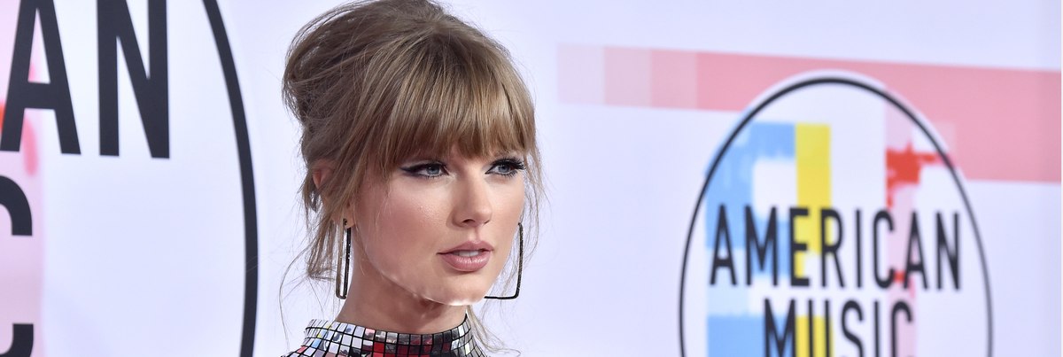 America thinks Taylor Swift should be allowed to perform her old songs at the AMAs 