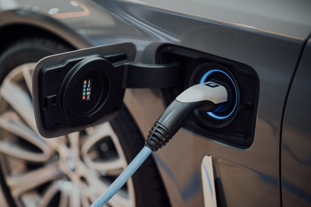 US: Walmart to expand its EV charging network - Which retailers do potential EV buyers prefer?