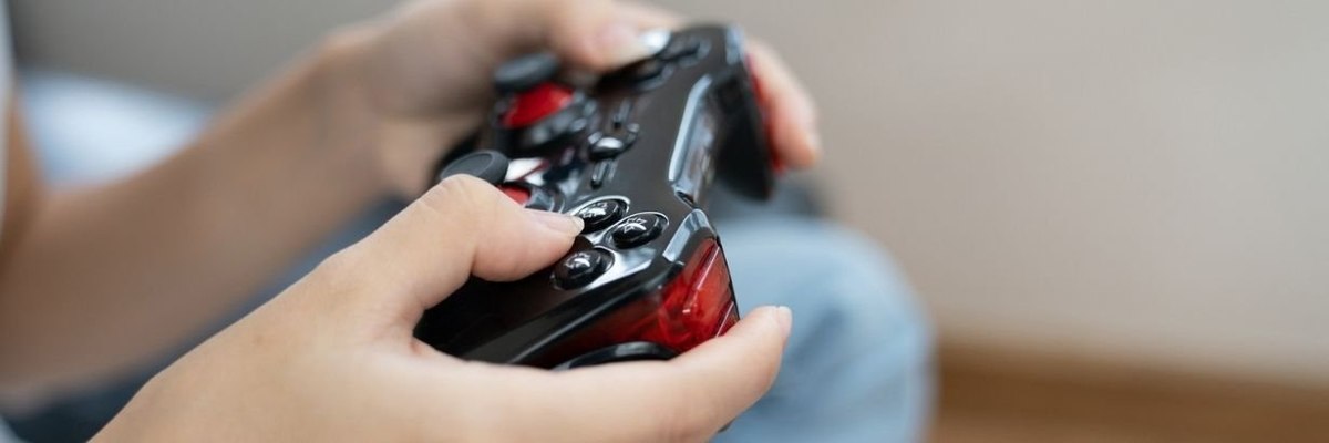 What devices are US teens using to game – and what are they playing? 