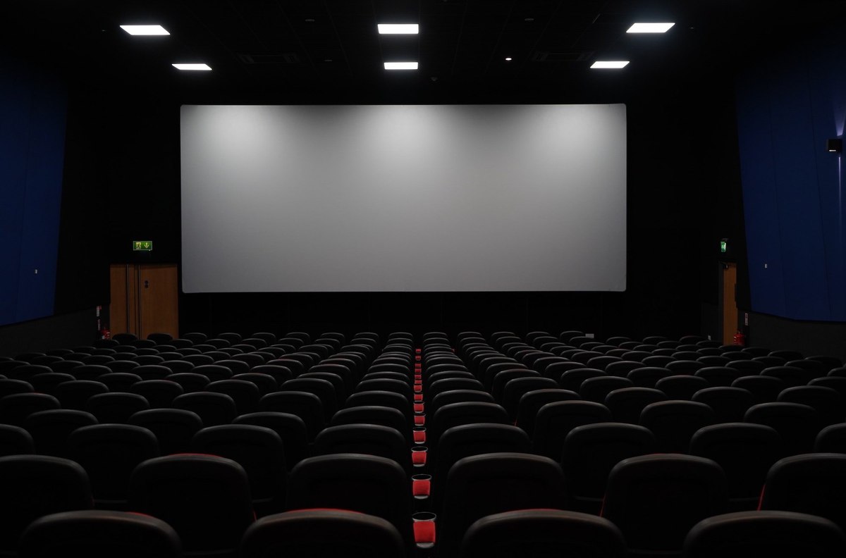 Global: Should movies be released in the cinema before you can watch them at home?  