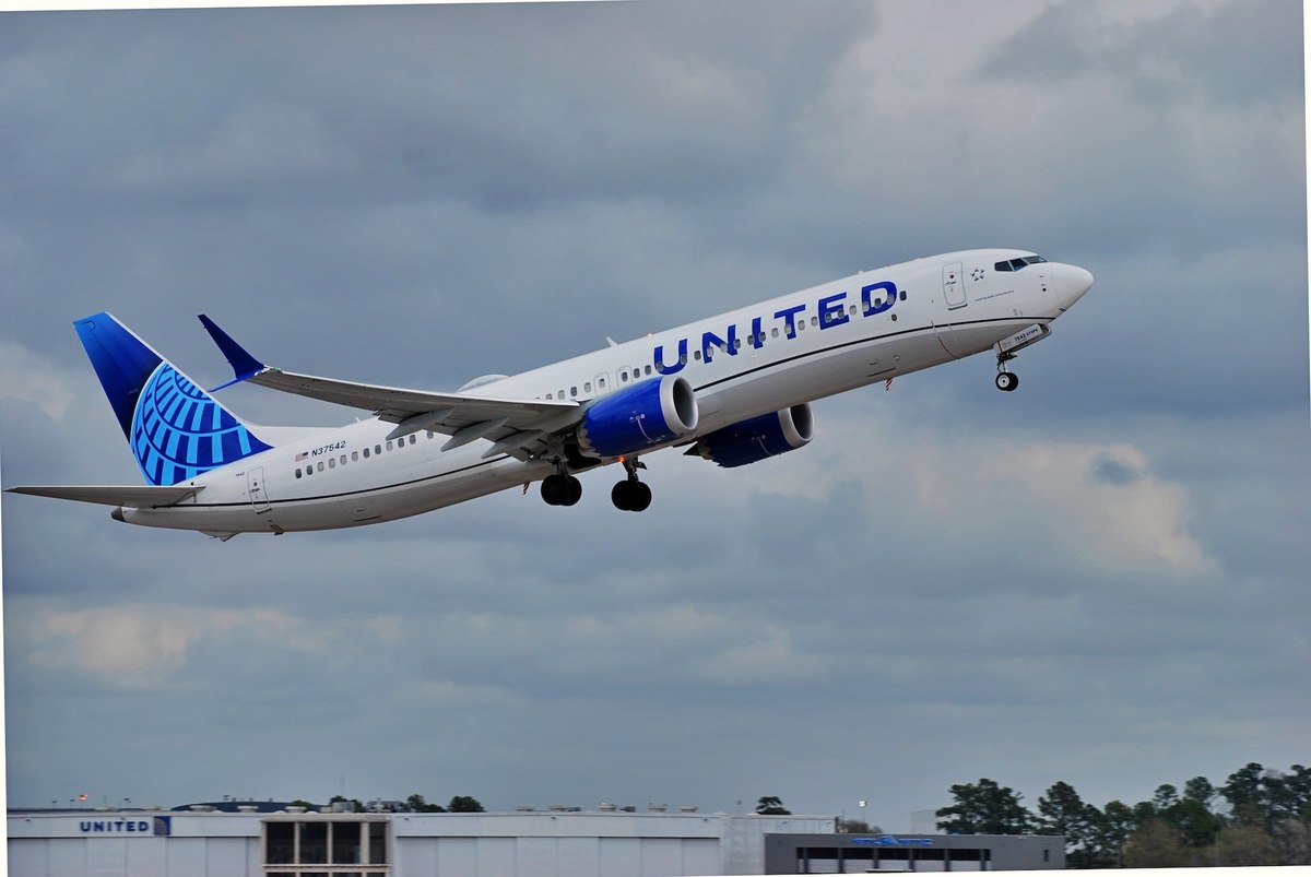 US: United Airlines creates a green fuel fund - What do flyers think of green energy?