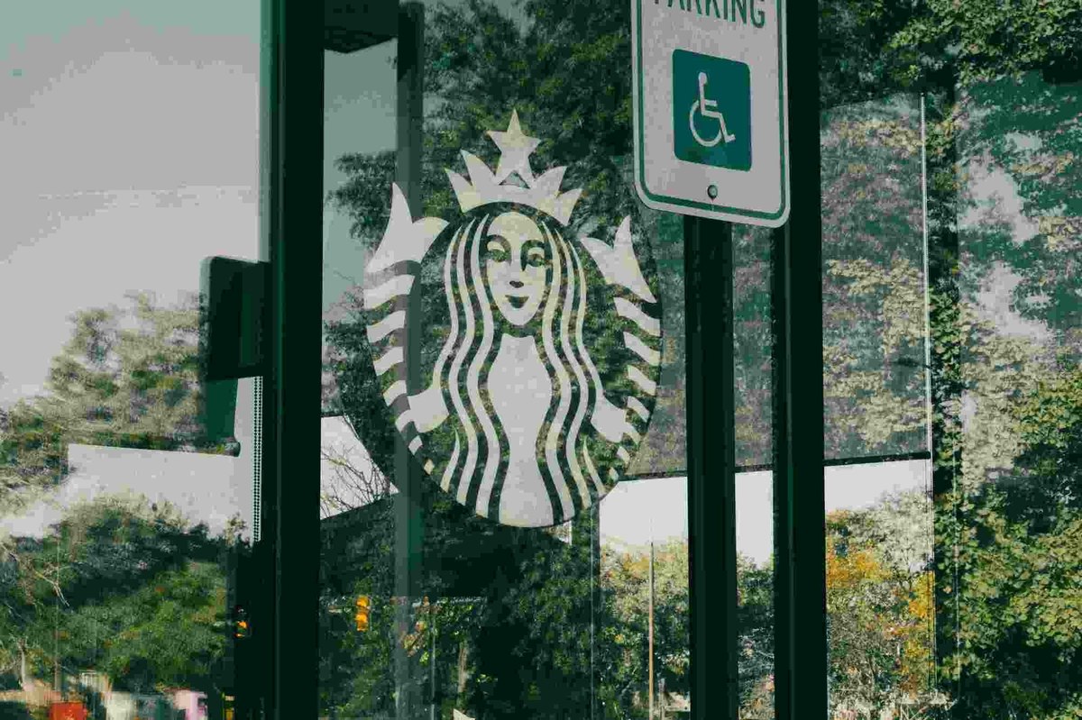 US:Starbucks calls corporate employees back to the office  – How has it performed since the mandate?