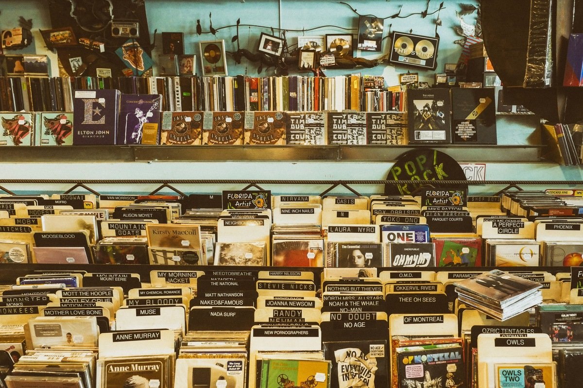 An insight into physical music buyers: Understanding the American market for CDs and vinyl