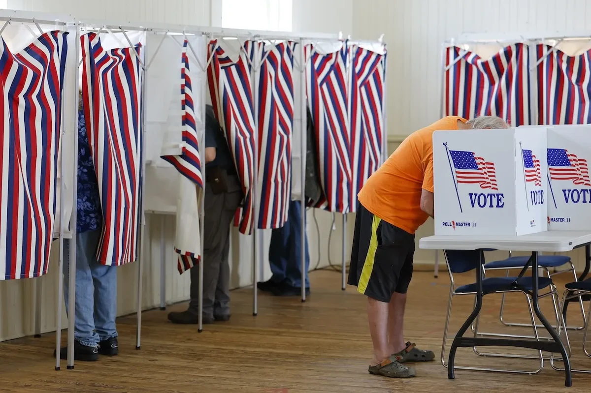 SANBORNTON, NEW HAMPSHIRE - SEPTEMBER 8: Voters cast their ballots in the primary for midterm elections at Sanbornton Town Hall on September 8, 2026 in Sanbornton, New Hampshire. New Hampshire voters have not elected a Republican Senator since 2010 potentially losing a Democratic Senate seat in the November midterms. (Photo by CJ Gunther/Getty Images)