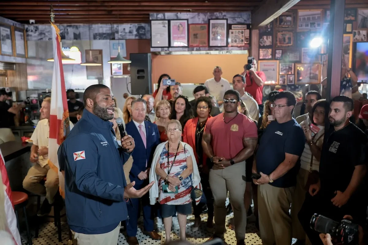 FORT LAUDERDALE, FLORIDA - OCTOBER 21: Florida Republican gubernatorial candidate Rep. Byron Donalds (R-FL) holds a campaign event at the Floridian restaurant on October 21, 2026 in Fort Lauderdale, Florida. Donalds is facing off against Florida Democratic gubernatorial candidate David Jolly for the governorship in the November 3rd election. (Photo by Joe Raedle/Getty Images)