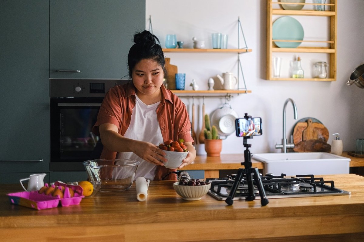 Global: Do influencer-promoted food and grocery ads grab consumer attention?
