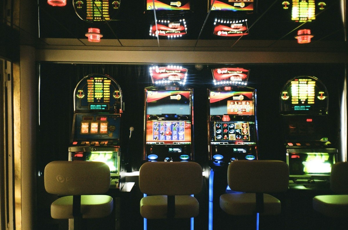 What distinguishes Denmark's high-staking gamblers from the rest?