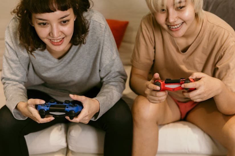 What do gamers rely on more when buying video games - consumers reviews or critic scores?