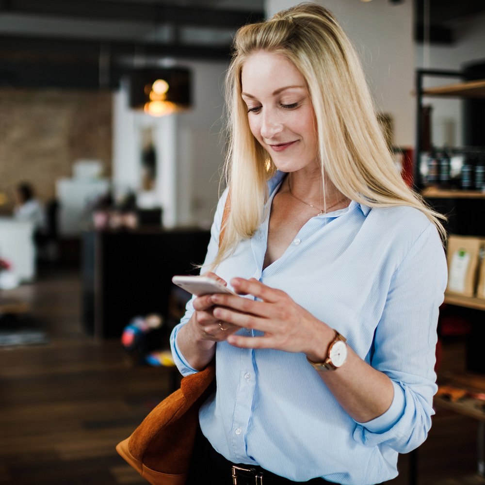 Between meetings – A third of people globally use their phones while working