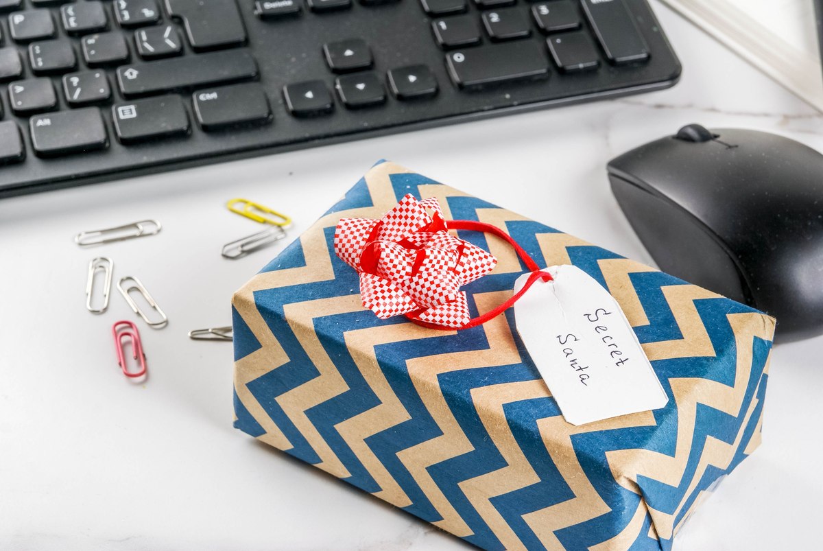 Four in ten Filipinos office workers will play Secret Santa this Christmas 