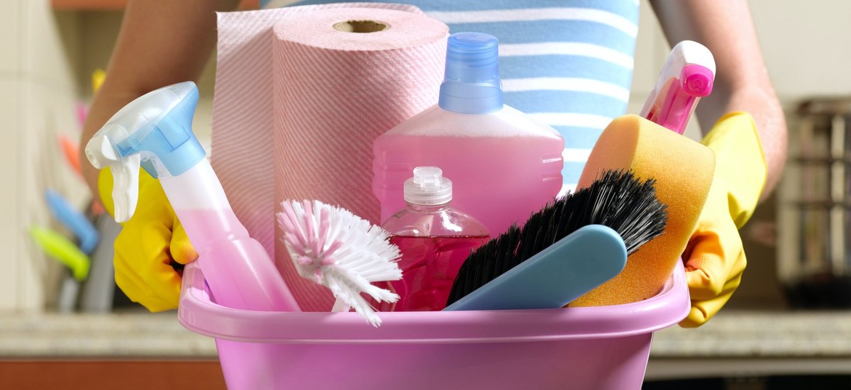 When do Americans plan to do their spring cleaning? 