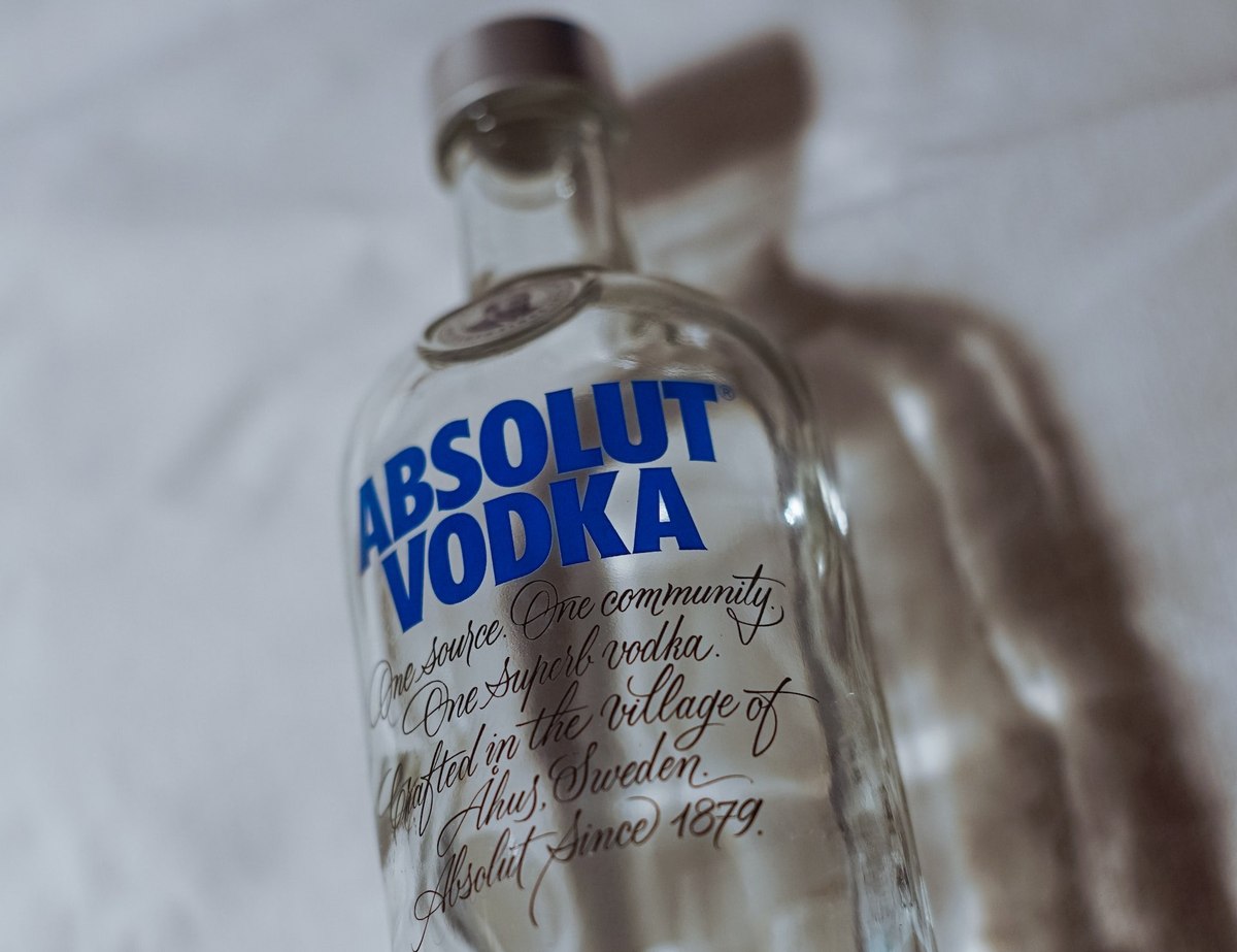 GB: Absolut trials paper-based bottles - How do Britons view goods with non-recyclable packaging?