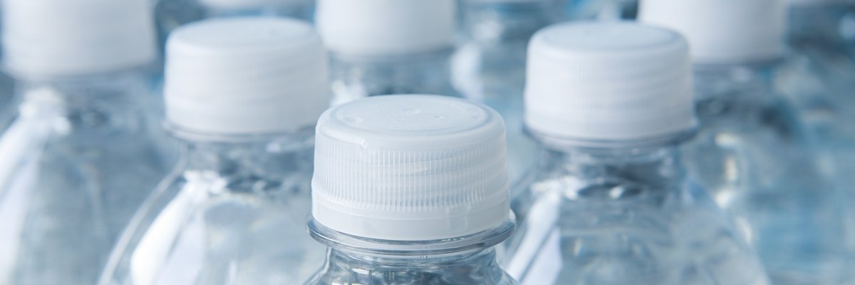 Who drinks bottled water every day?