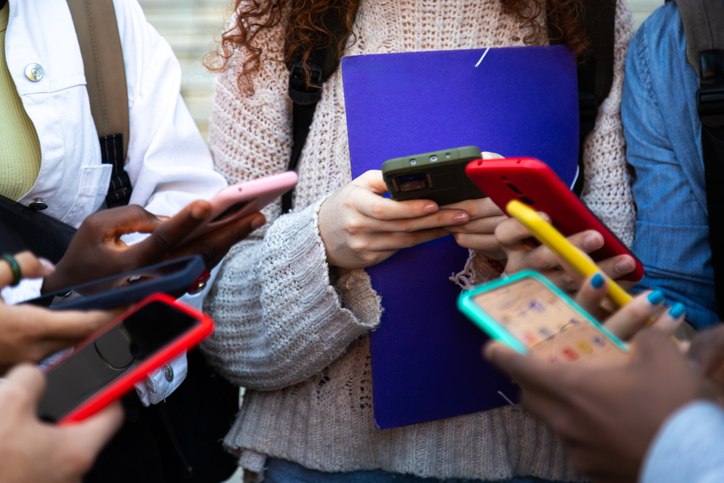 Eight in ten parents say social media use has a negative impact on children